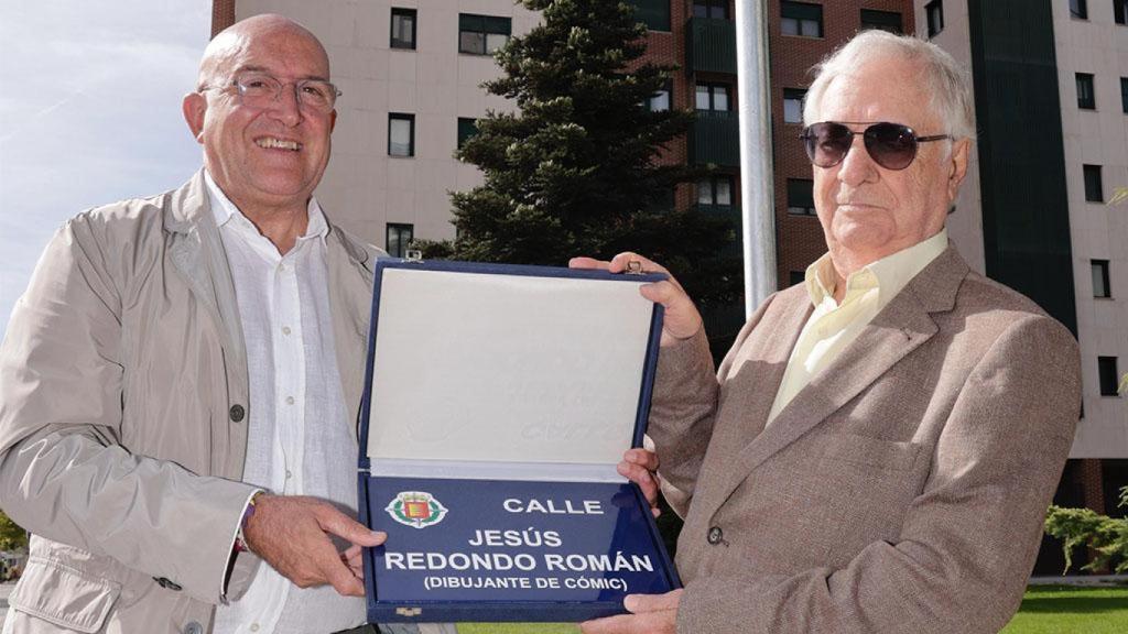 Jesús Julio Carnero con Jesús Redondo en la inauguración de la nueva calle