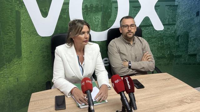 La portavoz de Vox en Ponferrada, Patricia González, durante su rueda de prensa de este martes