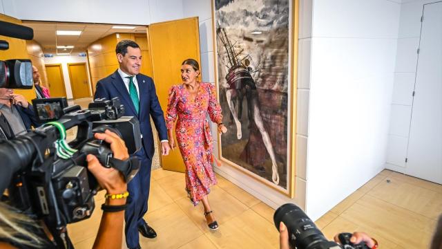La presidenta de Cantabria, María José Sáenz de Buruaga, recibe al presidente de la Junta de Andalucía, Juanma Moreno, en Santander.