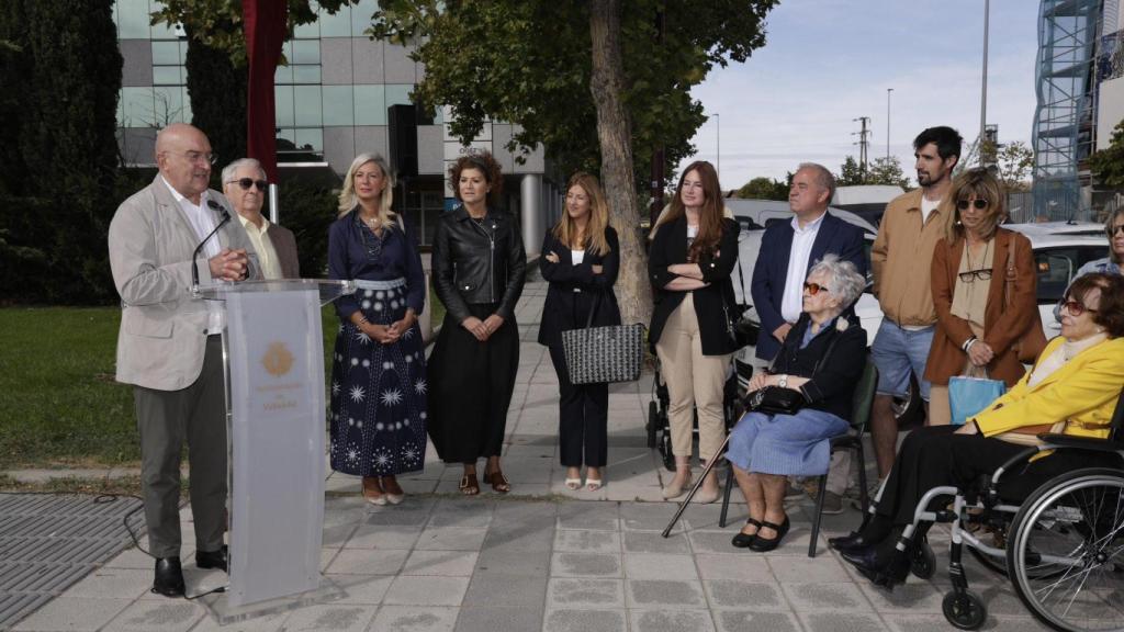 Jesús Julio Carnero en la presentación de la calle en honor a Jesús Redondo