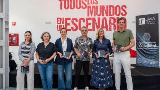 El jefe de Programas de la FMC, Juan I. Herrero; la concejala de Educación y Cultura, Irene Carvajal; y el gerente de la Fundación Municipal de Cultura, José Ignacio de Uribe, presentando la nueva programación del LAVA