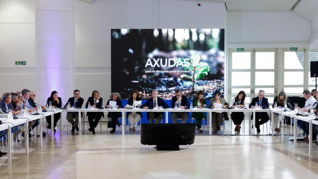 Reunión de la Xunta con alcaldes de municipios afectados por los incendios.