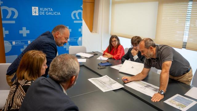 Reunión entre la Xunta de Galicia y el Concello de Culleredo sobre los cambios en la AC-523 en Ledoño.