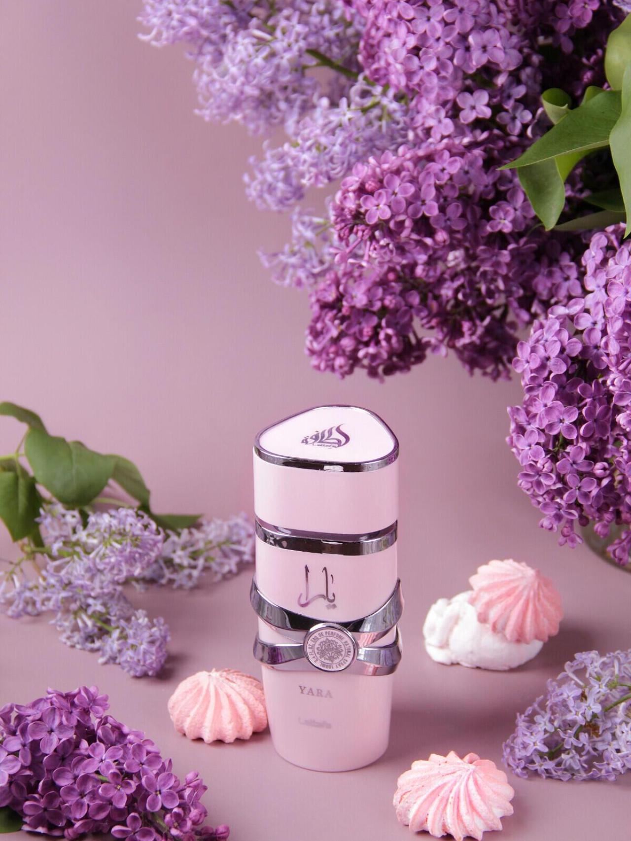 Fotografía de estudio del perfume árabe Yara de la marca Lattafa.