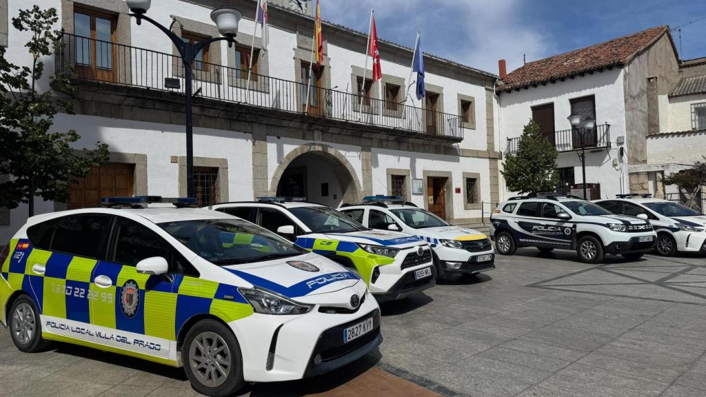 coches de policía reunidos en uno de los municipios agrupados.