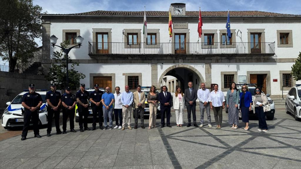 Policías y dirigentes de los municipios agrupados.