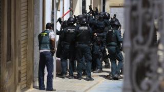 La Guardia Civil busca al hombre que disparó a su vecino en Alfafar: huyó tras esquivar el cerco policial