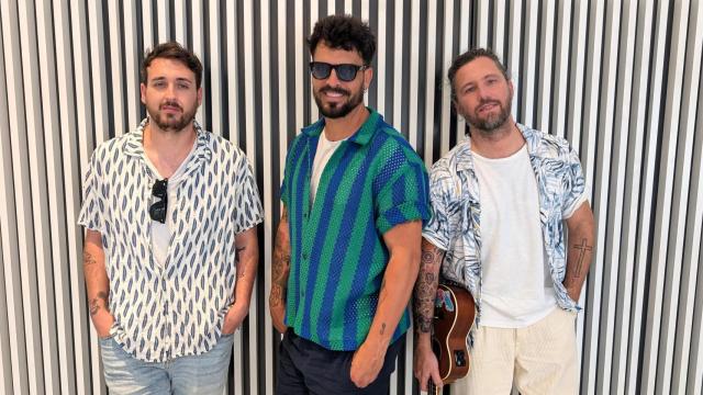 Ramón, Javi y Vicente (Bombai) posan en Espacio Séneca de Alicante