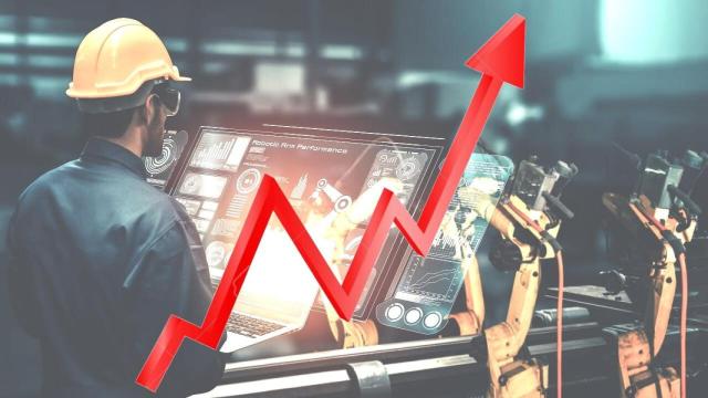 Fotomontaje de un operario en una fábrica de maquinaria industrial con una flecha hacia arriba.