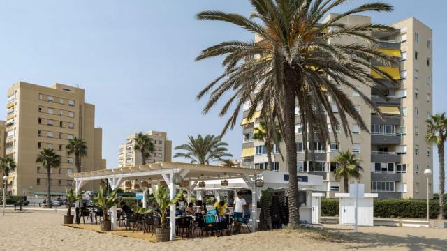 El chiringuito en la playa de Urbanova de Alicante.