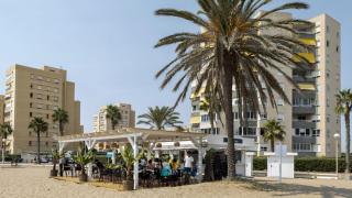 El chiringuito en la playa de Urbanova de Alicante.