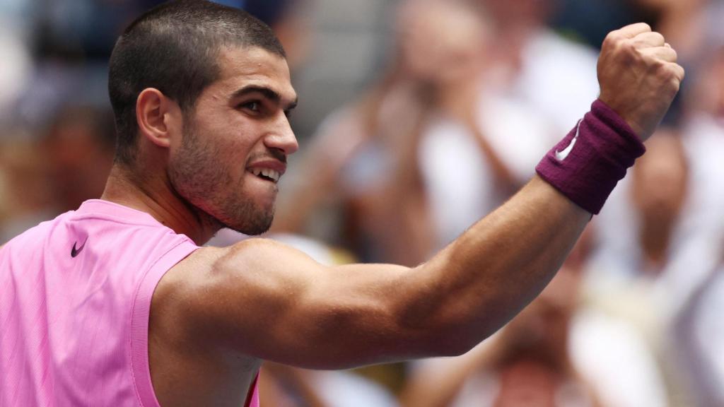 Alcaraz celebra su paso a las semifinales.