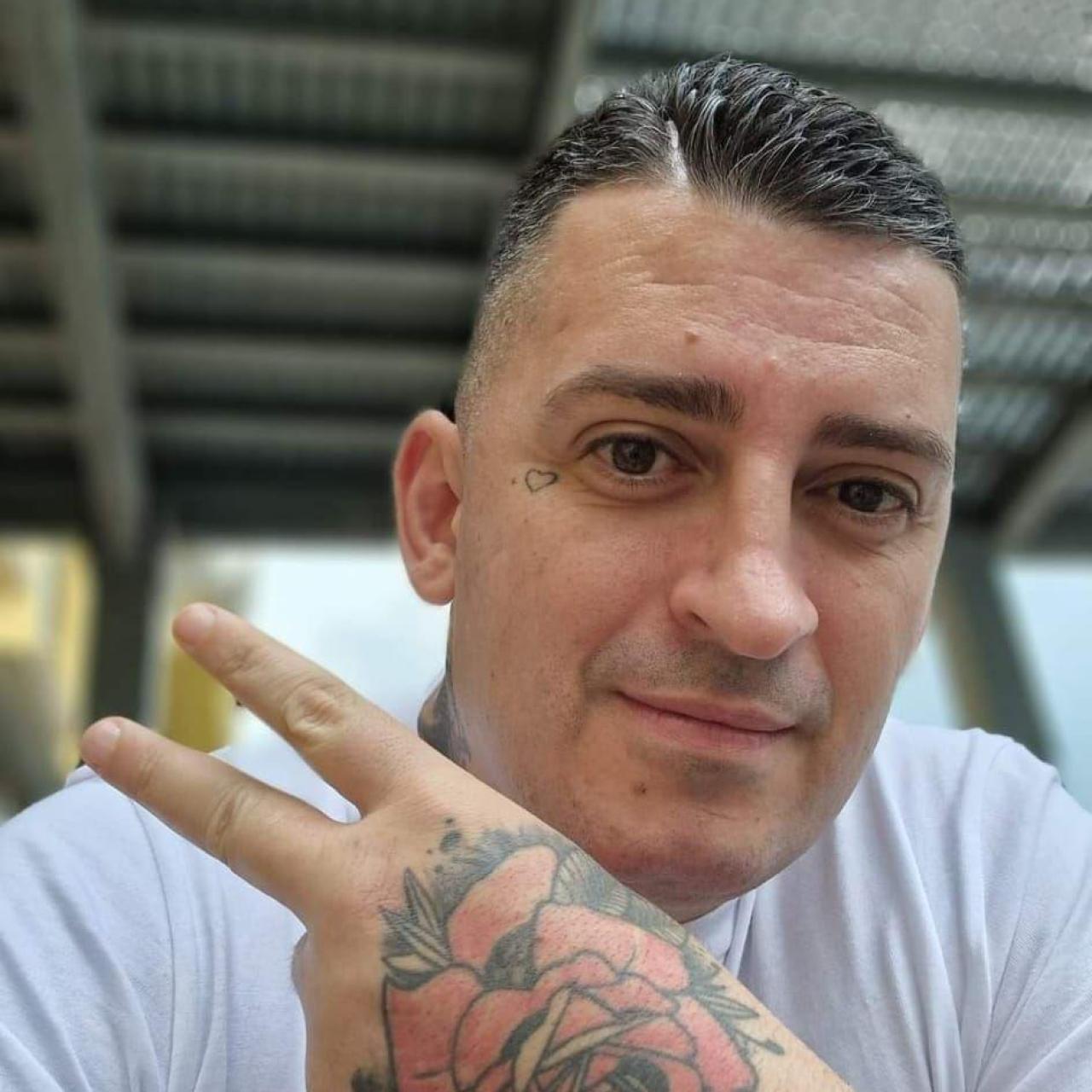 Massimiliano del Vecchio tiene 42 años.