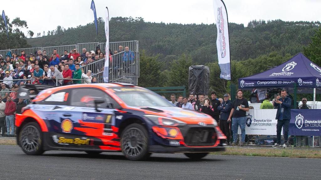 El público llenó las gradas del circuito de As Pontes