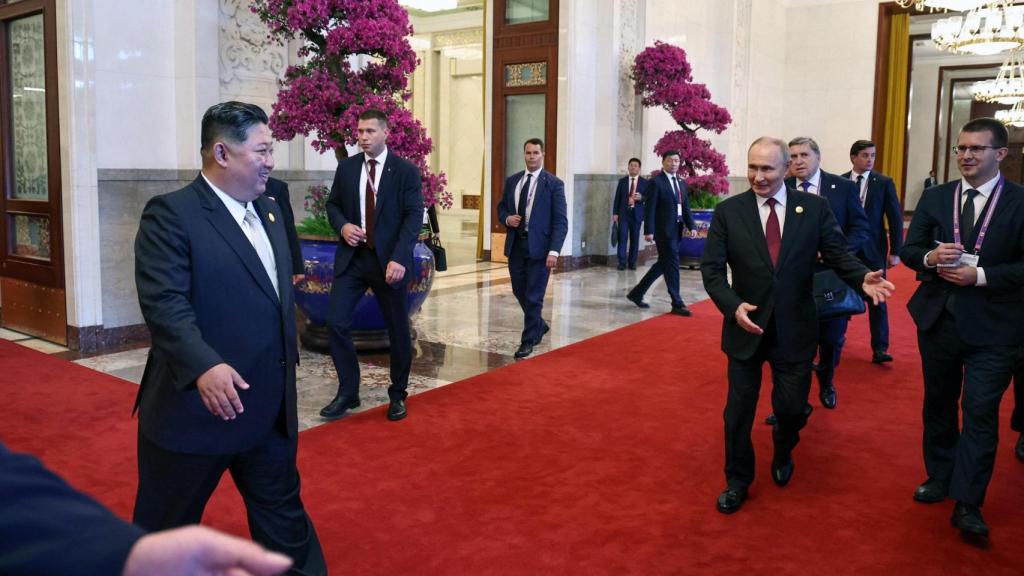 Otra imagen del encuentro entre Kim Jong-un y Vladímir Putin.