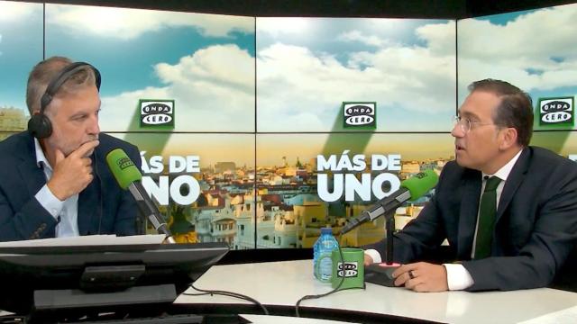 El ministro de Asuntos Exteriores José Manuel Albares durante su entrevista con Carlos Alsina.
