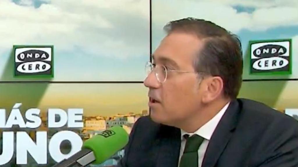 El ministro de Asuntos Exteriores José Manuel Albares durante su entrevista con Carlos Alsina.