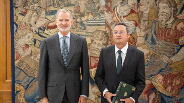 Felipe VI con Álvaro García Ortiz.