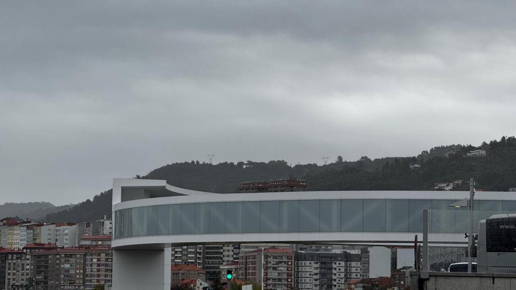 Vigo saca los paraguas a la calle: la lluvia estará presente hasta el jueves