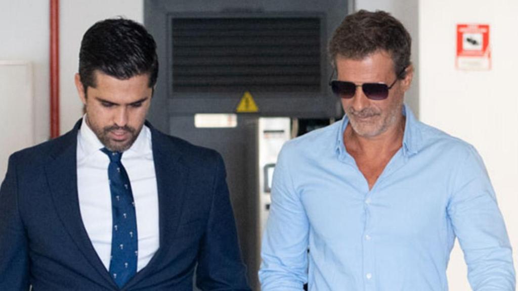 Rodolfo Sancho junto a su abogado este martes, 3 de septiembre, en los Juzgados de Puerto del Rosario.