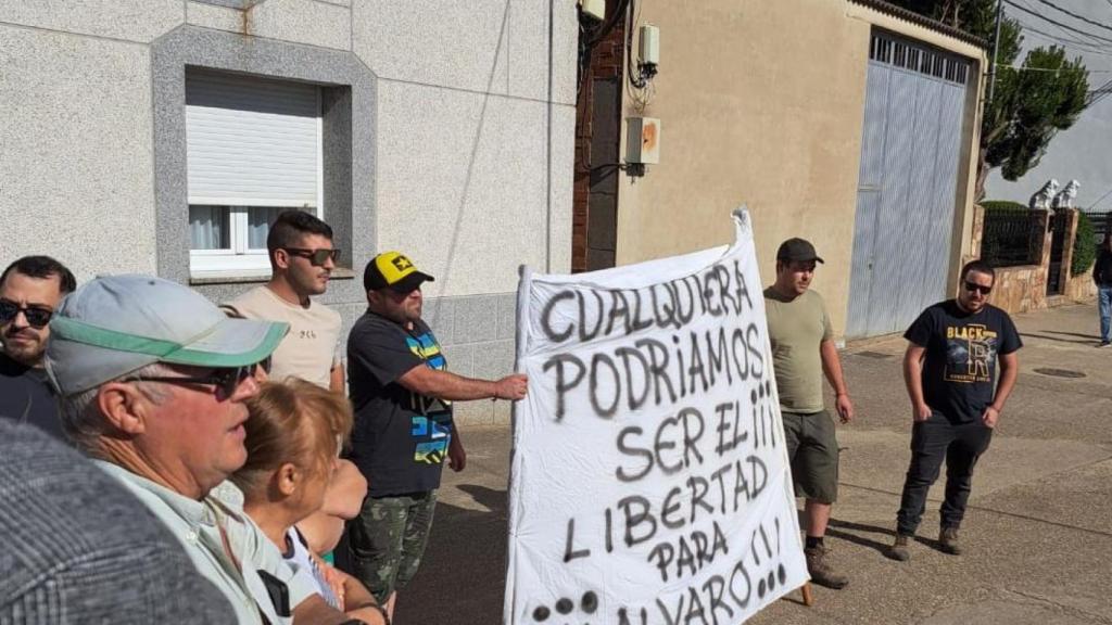 Concentración vecinal de apoyo al detenido en Olleros de Tera