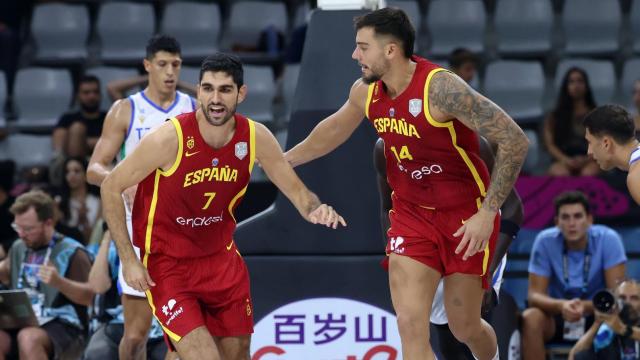 Aldama y Willy Hernangómez, durante el Eurobasket.