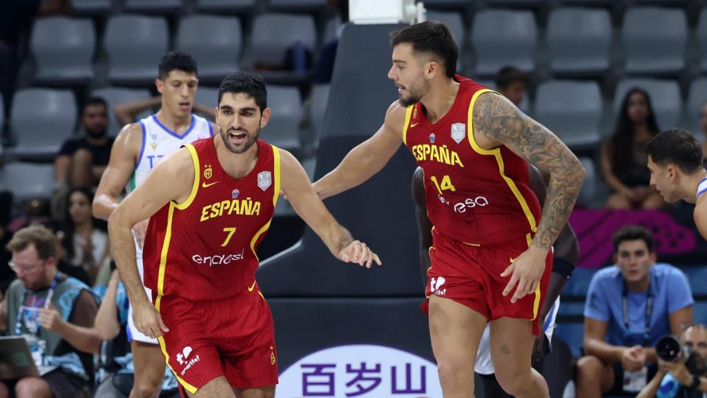 Aldama y Willy Hernangómez, durante el Eurobasket.