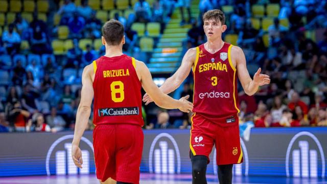Sergio de Larrea en el partido de España ante Italia del Eurobasket 2025