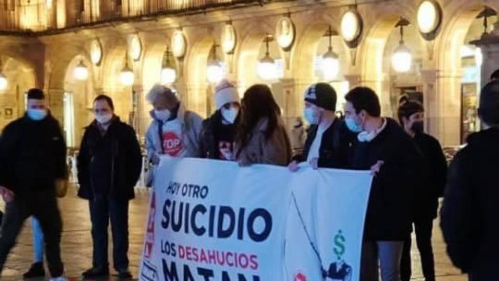 Sarah Santaolalla en una manifestación contra los desahucios celebrada en Salamanca