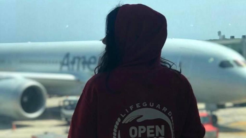 Sarah Santaolalla con una sudadera de Open Arms en una imagen de redes sociales