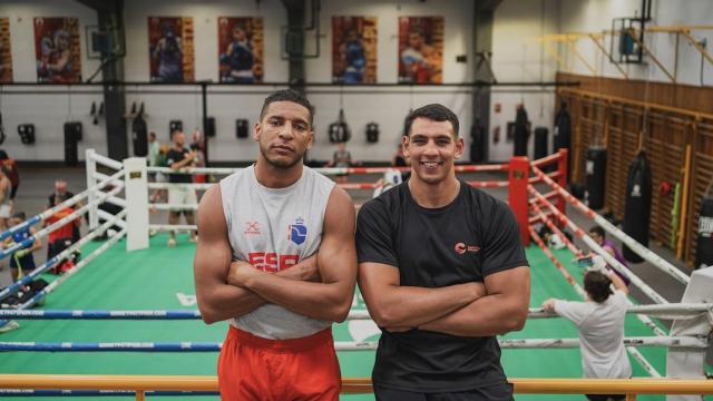 Enmanuel Reyes Pla y Ayoub Ghadfa posan para la cámara de EL ESPAÑOL