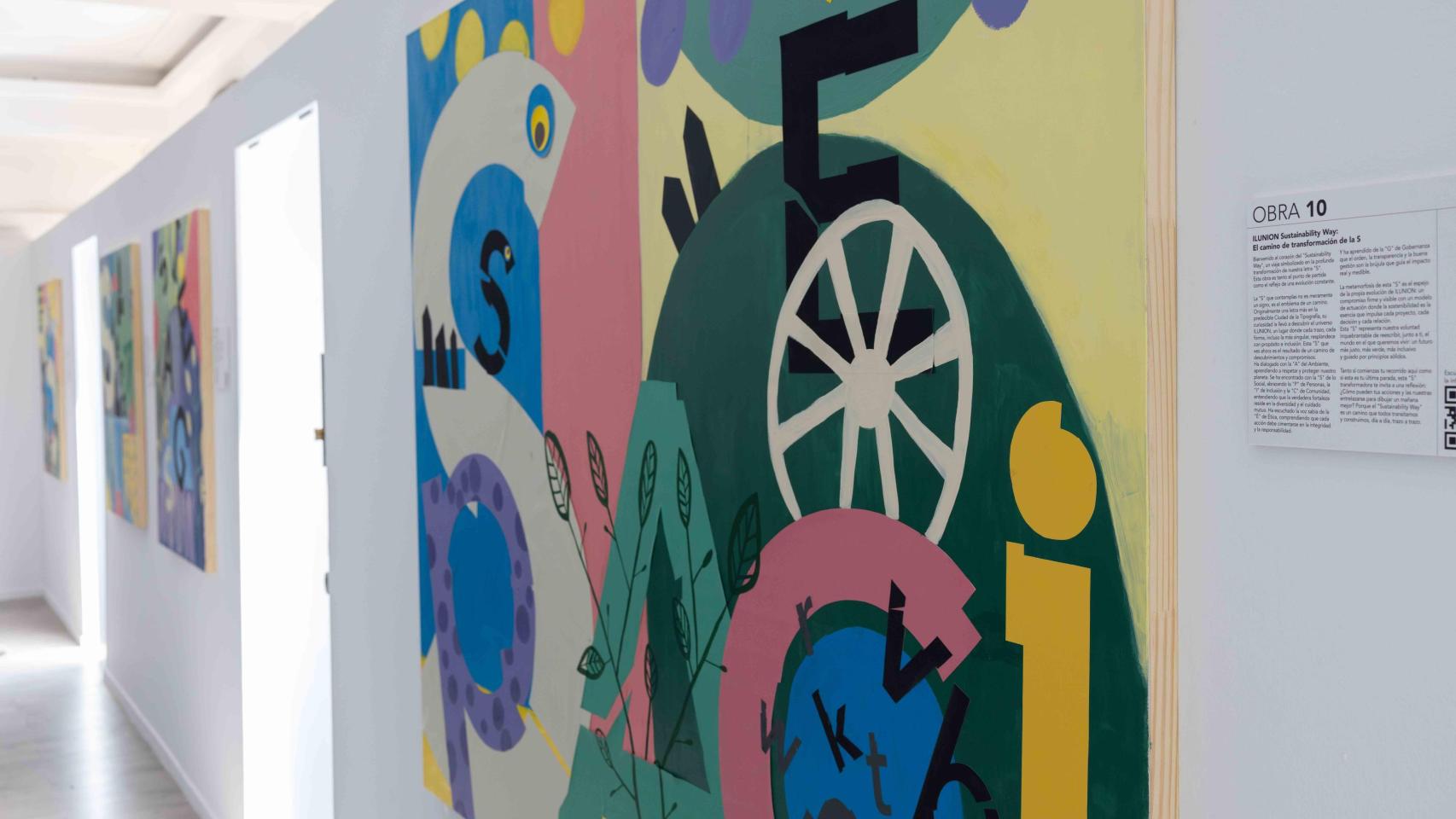 Lienzos de la exposición.