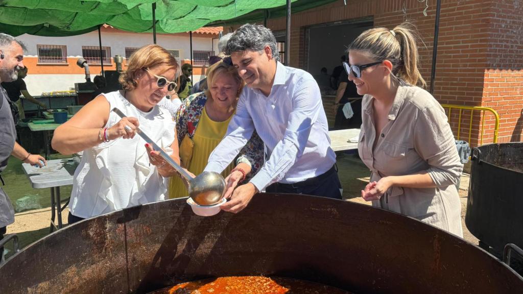 Concepción Cedillo en la Fiesta de la Ternera en Menasalbas