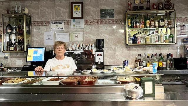 Esperanza en su Bar Hermanos Cerro de Íscar