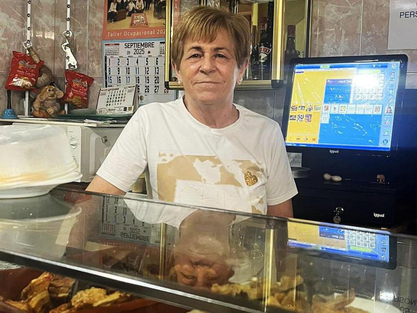 Esperanza en la barra del bar