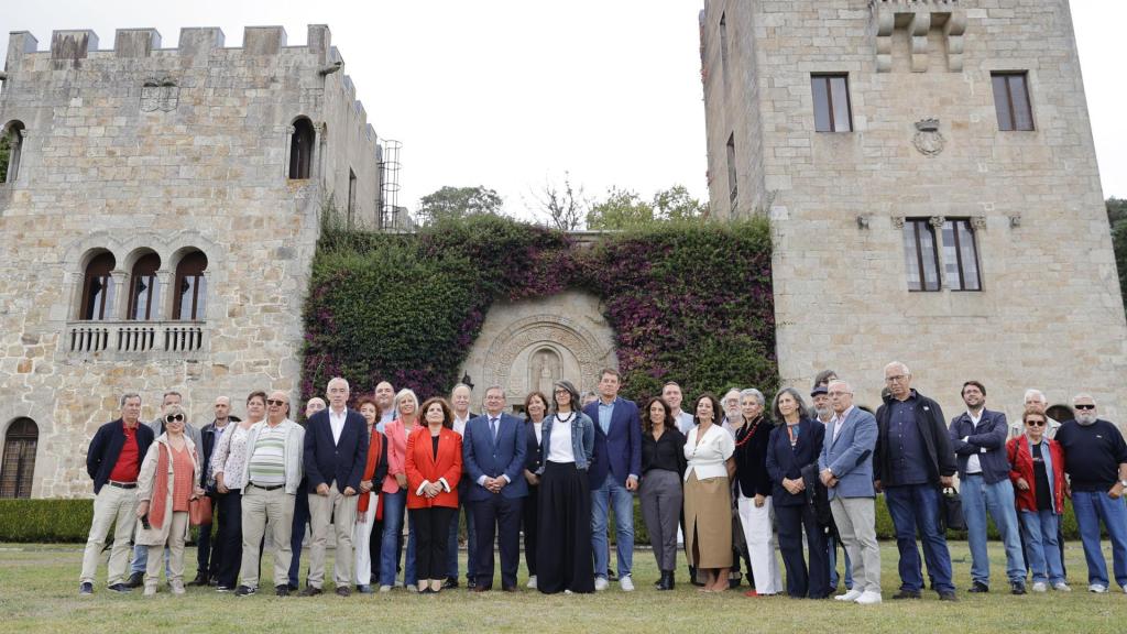 Foto de familia del acto organizado por el Gobierno en el Pazo de Meirás este martes, coincidiendo con la publicación en el BOE del inicio del procedimiento para declararlo Lugar de Memoria Democrática. Foto: EFE/Cabalar