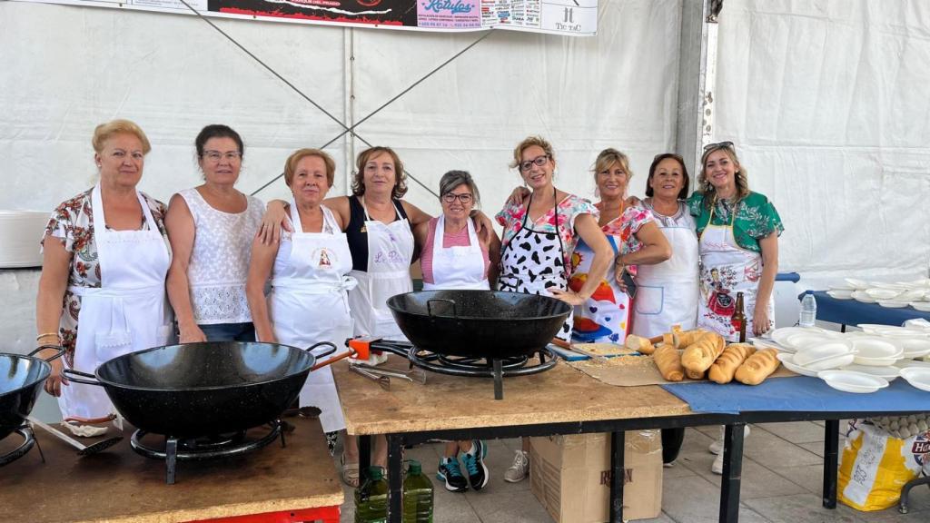 La comida popular de la plaza es otra de las citas irrenunciables.