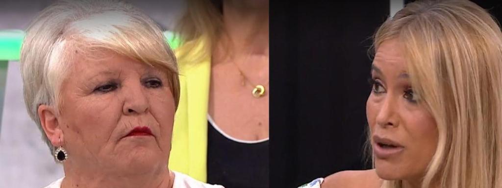 Una jubilada debatiendo con Afra Blanco.