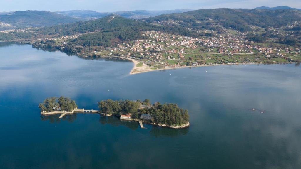 Islas de San Antón (izquierda) y San Simón (derecha)