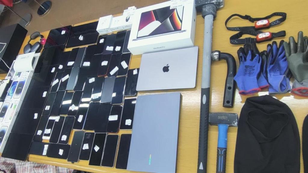 Efectos de la Operación Policial con cuatro detenidos por un robo en el centro comercial Luz del Tajo.