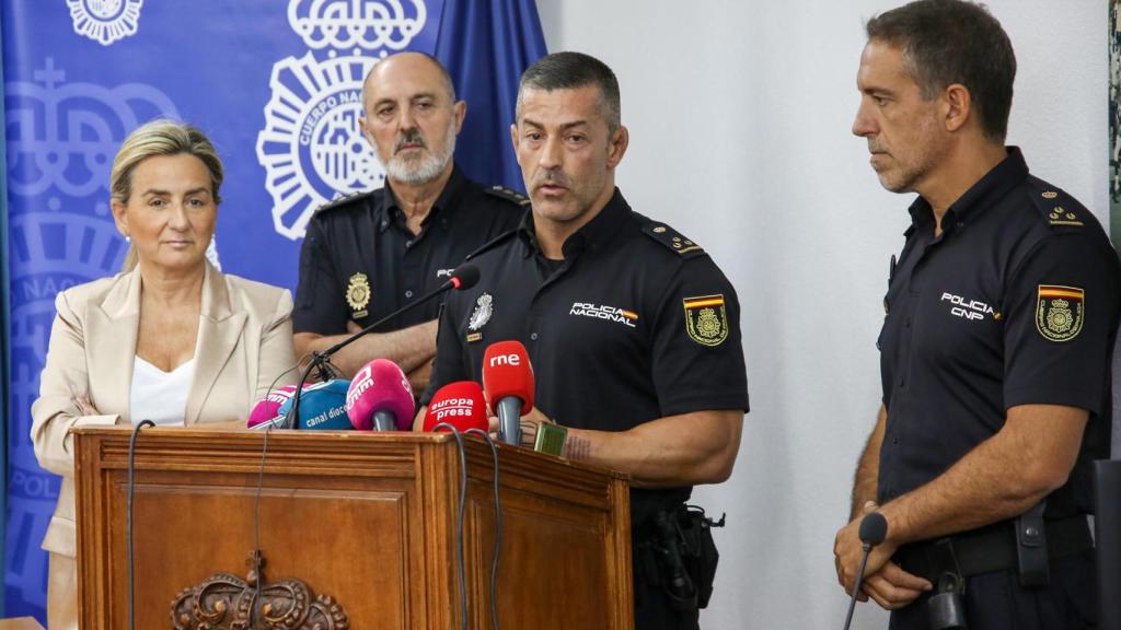 La delegada del Gobierno en Castilla-La Mancha, Milagros Tolón y el comisario provincial de la Policía Nacional en Toledo, Manuel Domínguez Corcobado.