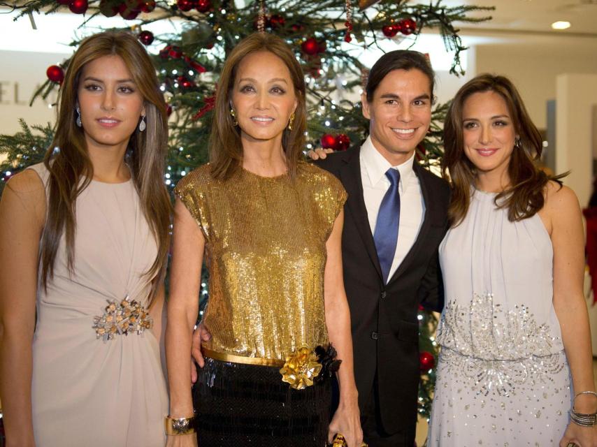 Isabel junto a Ana Boyer, Julio José y Tamara Falcó, en una imagen captada en 2011.