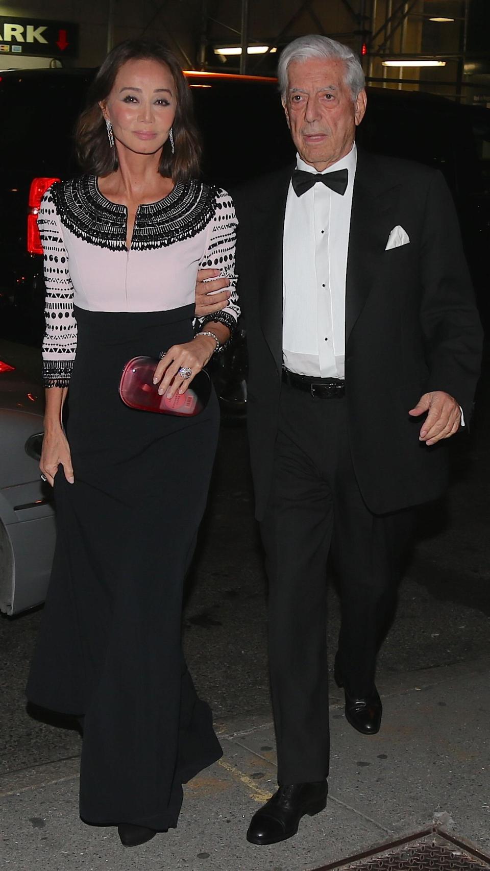 Isabel junto a Mario Vargas Llosa.