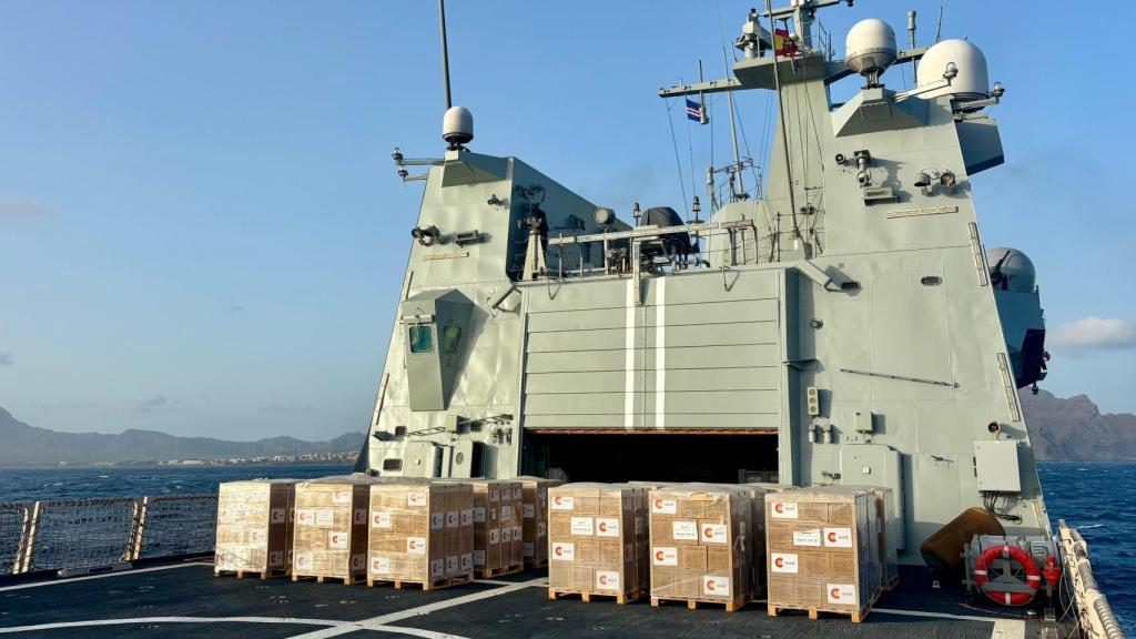 Ayuda humanitaria a bordo del BAM Rayo