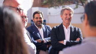 Alberto Núñez Feijóo junto al presidente del PP en Castilla-La Mancha, Paco Núñez, este viernes en Guadalajara.