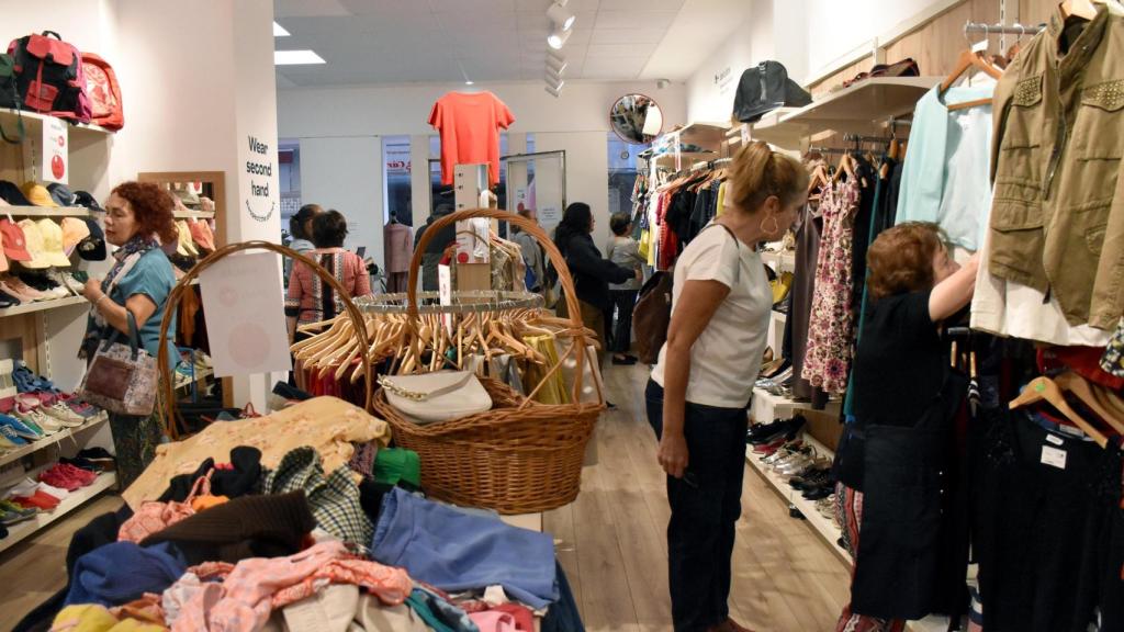 Interior de la tienda de Moda RE- de Zamora