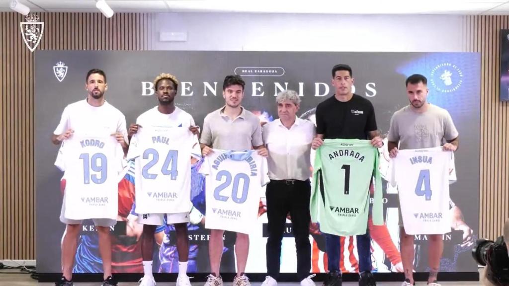 Txema Indias, con los últimos fichajes del Real Zaragoza