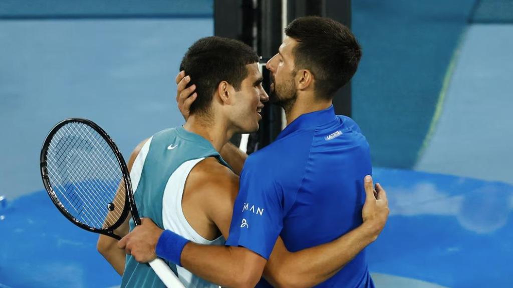 Carlos Alcaraz y Novak Djokovic, tras su último duelo en el Open de Australia