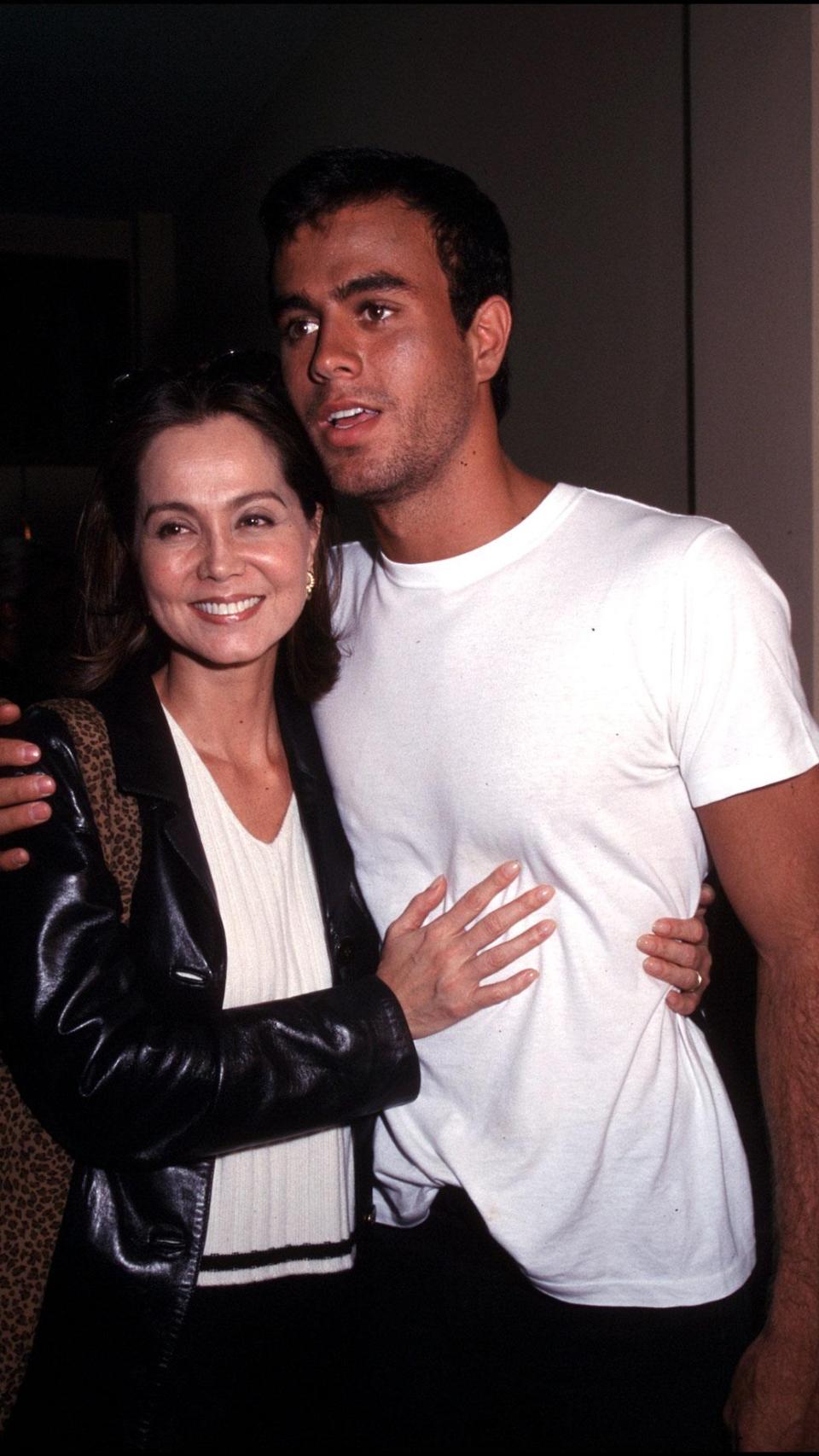 Isabel Preysler y Enrique Iglesias, en una imagen de 1997.