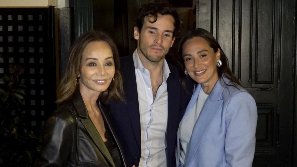 Isabel Preysler, con su hija, Tamara Falcó, y su yerno, Íñigo Onieva.